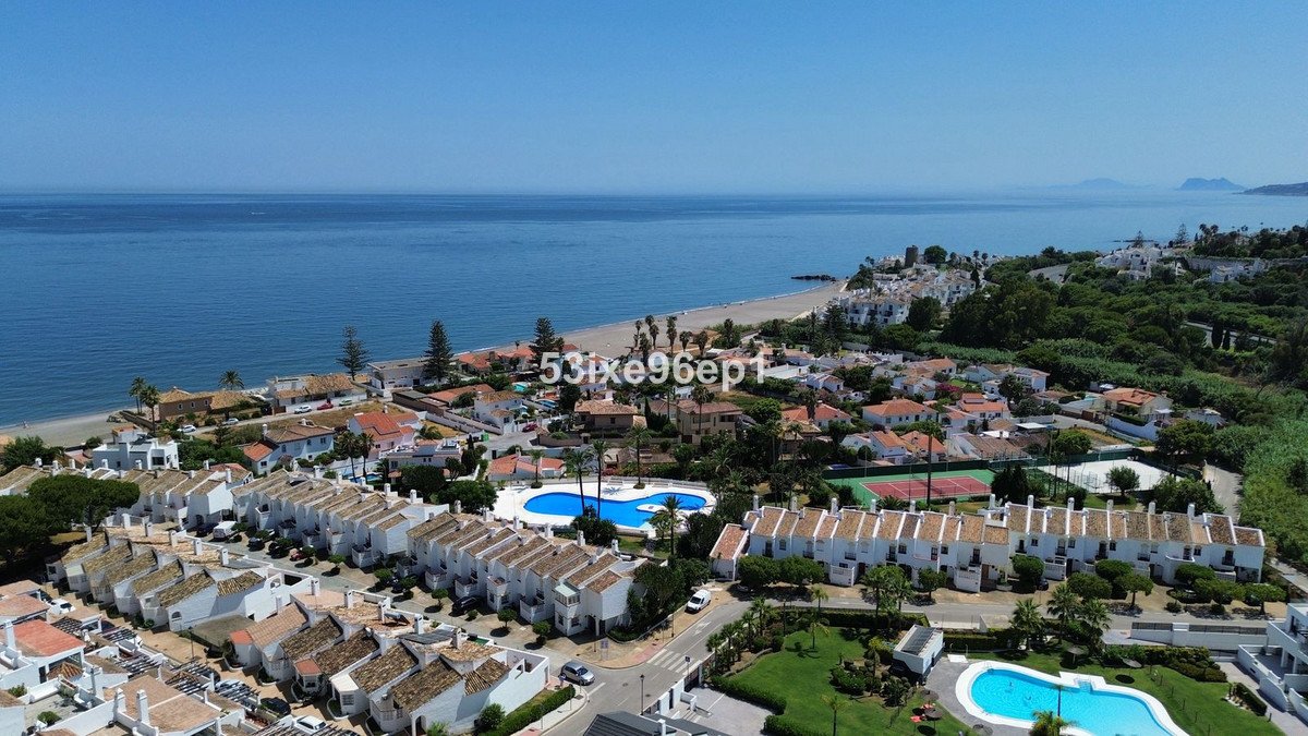 3 Bed بيت مدينة in Estepona في Estepona, تاون هاوس