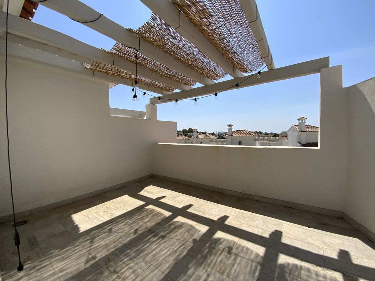 3 Bed Rijtjeshuis in Estepona in Estepona, Rijtjeshuis