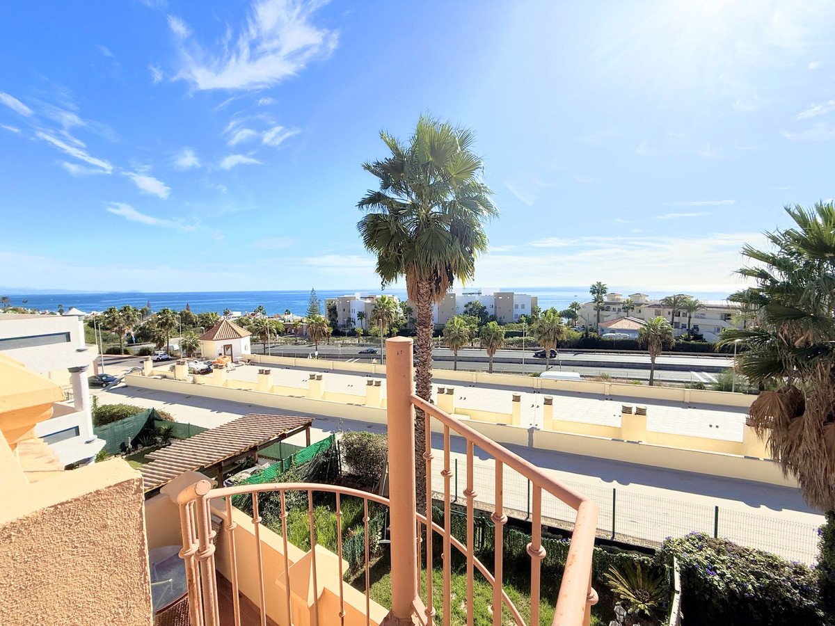 3 Bed Rijtjeshuis in Estepona in Estepona, Rijtjeshuis