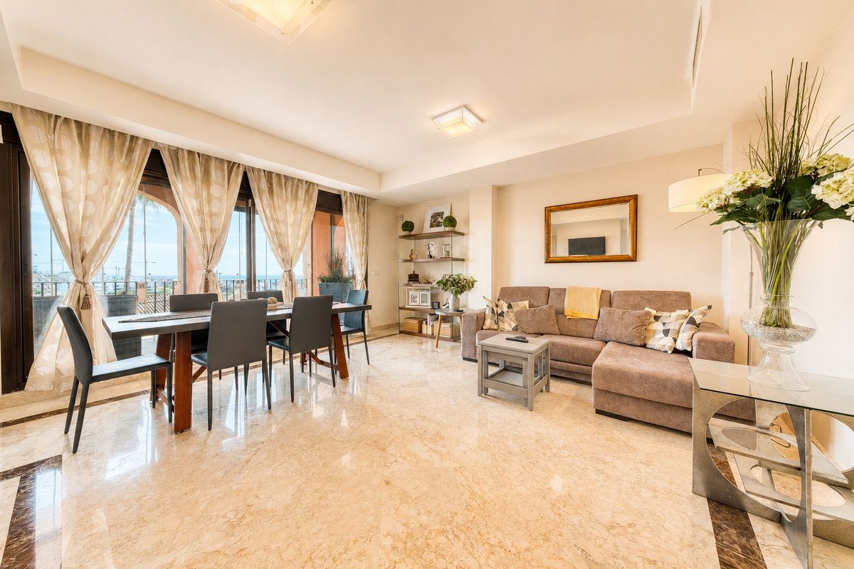 3 Bed בית עירוני in Estepona ב- Estepona, בית טורי