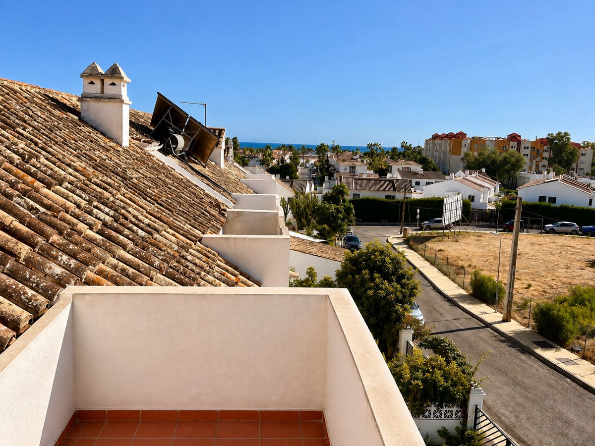 3 Bed 联排房屋 in Estepona 位于 Estepona, 联排别墅
