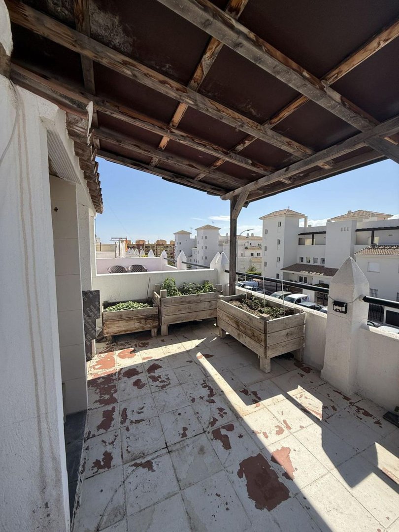 4 Bed Rijtjeshuis in Estepona in Estepona, Rijtjeshuis