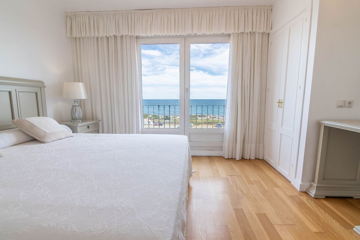 4 Bed 联排房屋 in Estepona 位于 Estepona, 联排别墅