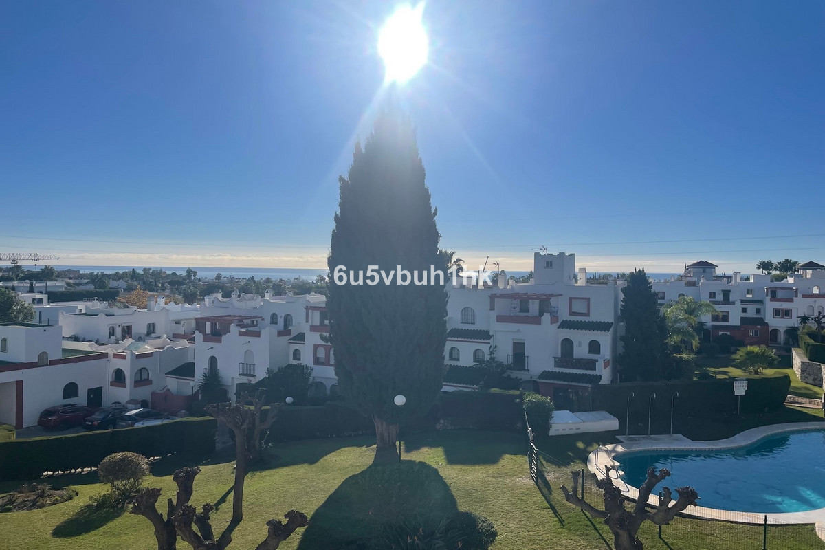 4 Bed Rijtjeshuis in Estepona in Estepona, Rijtjeshuis