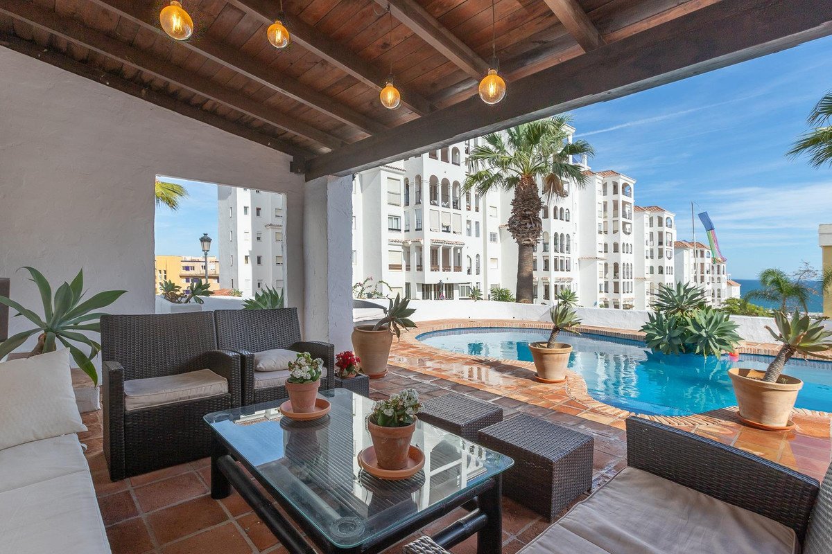 4 Bed بيت مدينة in Estepona في Estepona, تاون هاوس