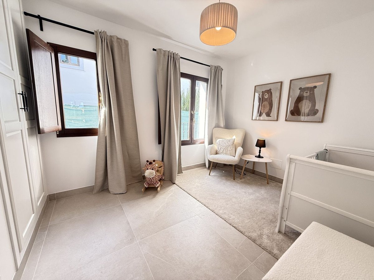 4 Bed Rindu māja in Estepona rajons: Estepona, Rindu māja
