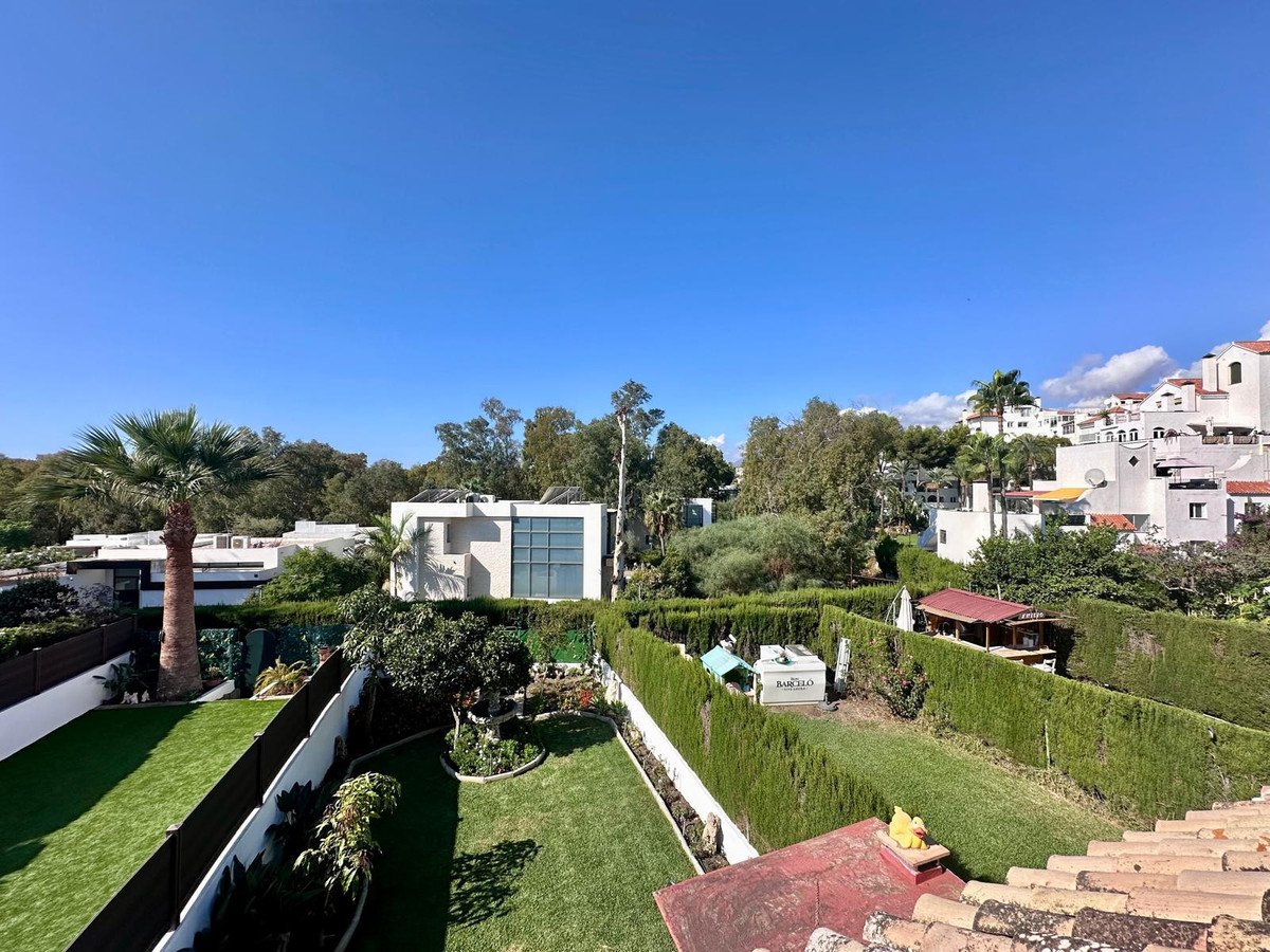 4 Bed Rijtjeshuis in Estepona in Estepona, Rijtjeshuis