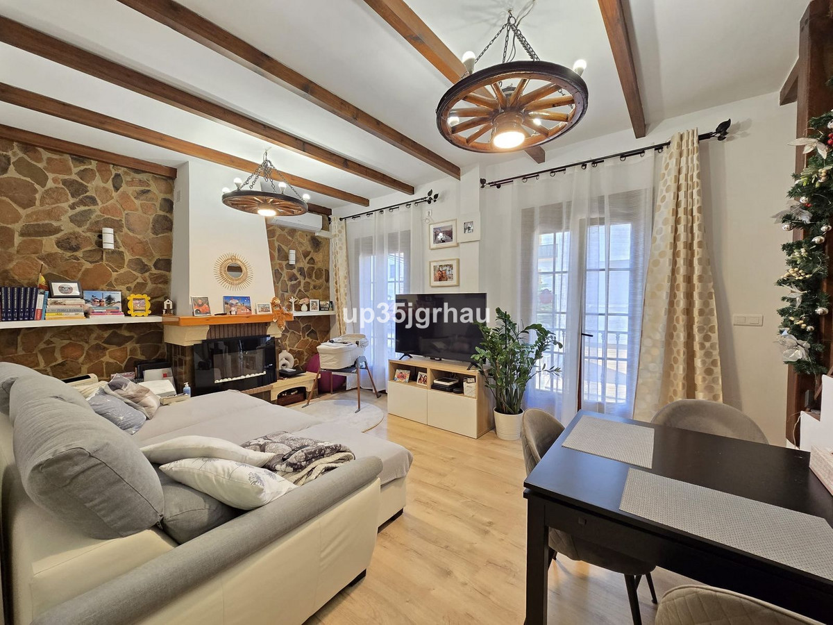 4 Bed Rijtjeshuis in Estepona in Estepona, Rijtjeshuis