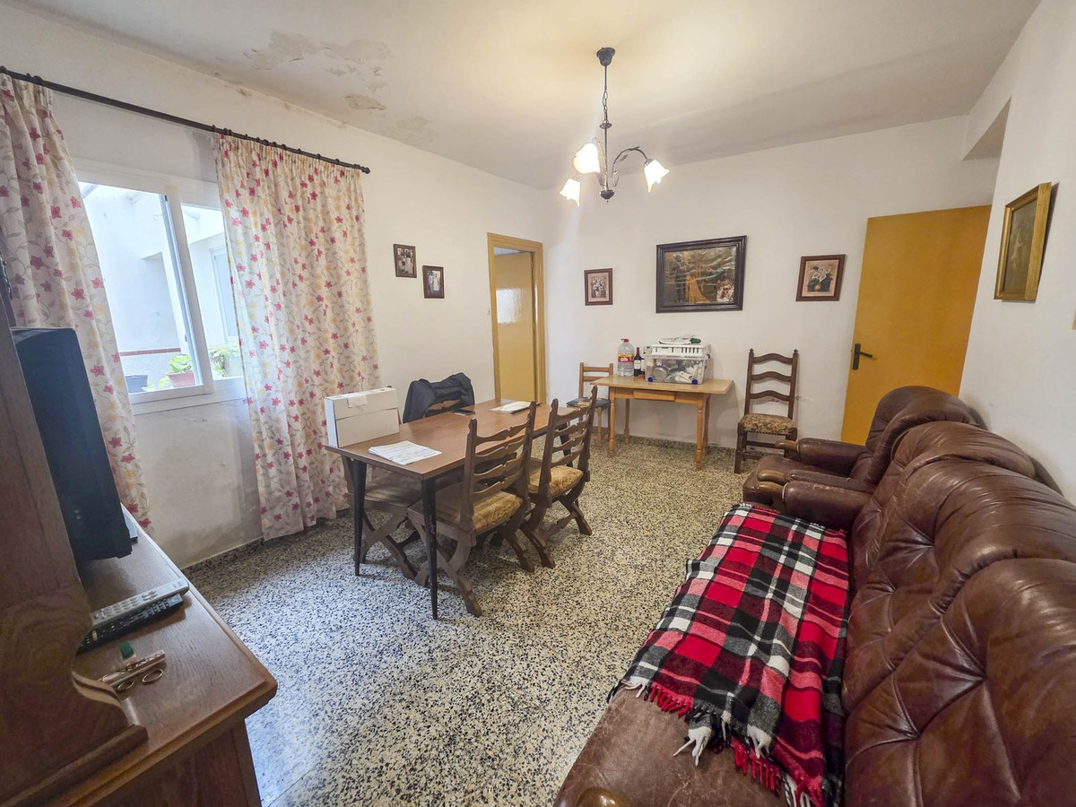 5 Bed بيت مدينة in Estepona في Estepona, تاون هاوس
