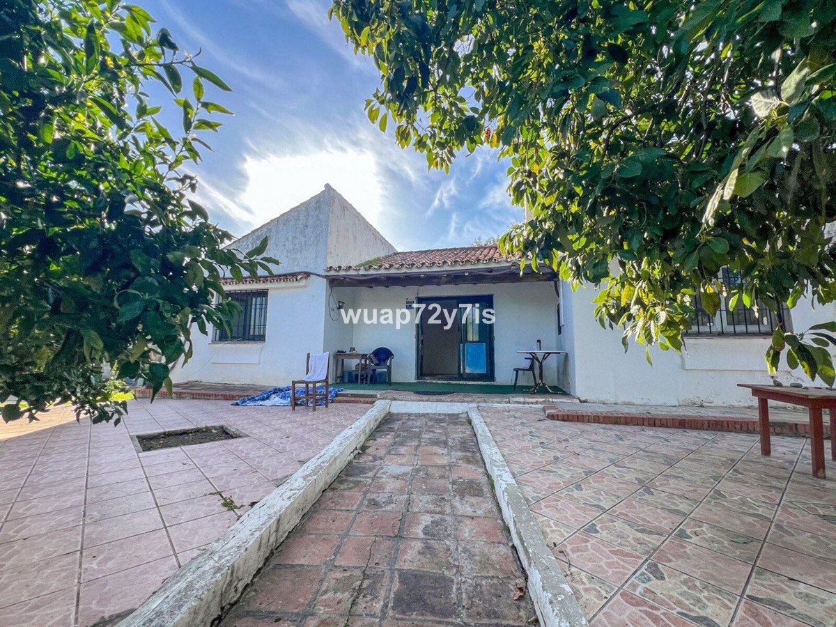 2 Bed فيلا مستقلة in Estepona في New Golden Mile, فيلا منفصلة