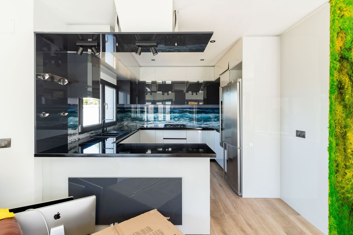 3 Bed Erillinen huvila in Estepona kohteessa Estepona, Omakotitalo