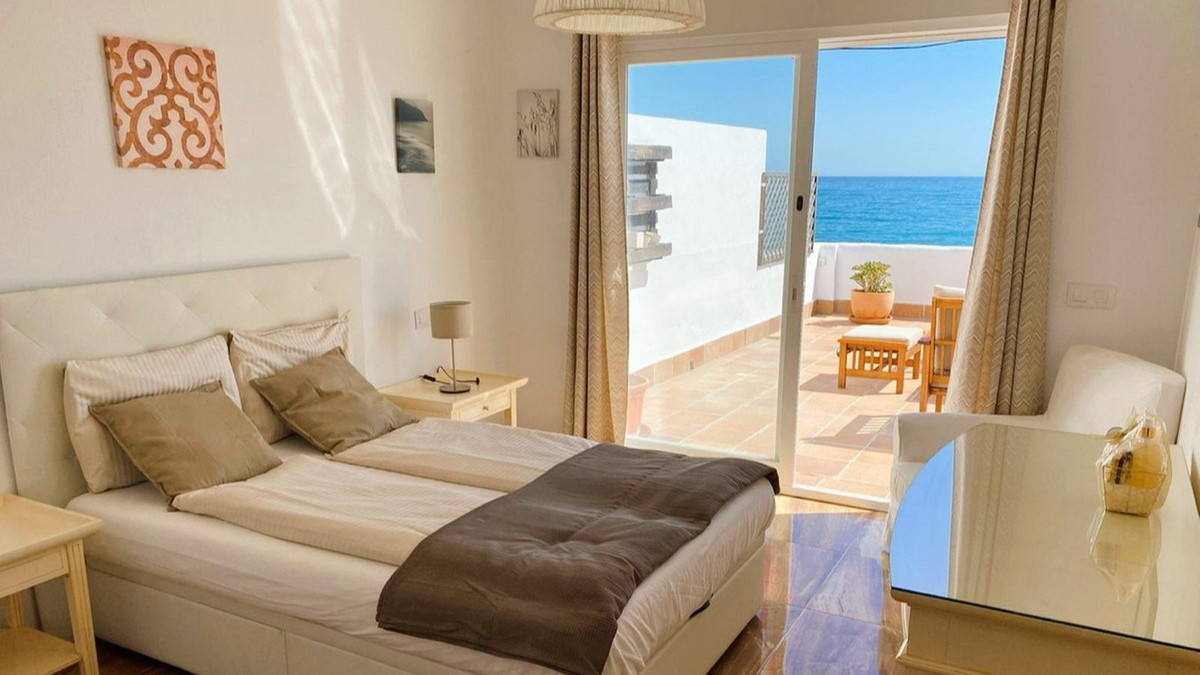 3 Bed فيلا مستقلة in Estepona في Estepona, فيلا منفصلة