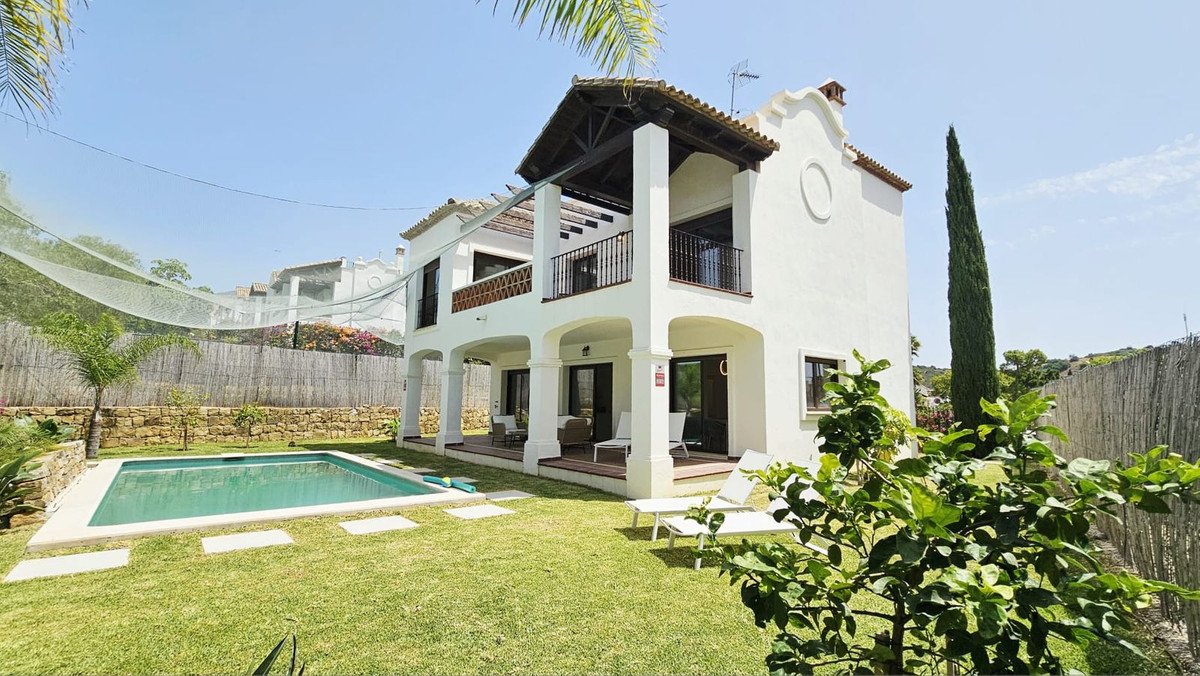 3 Bed فيلا مستقلة in Estepona في Estepona, فيلا مستقلة