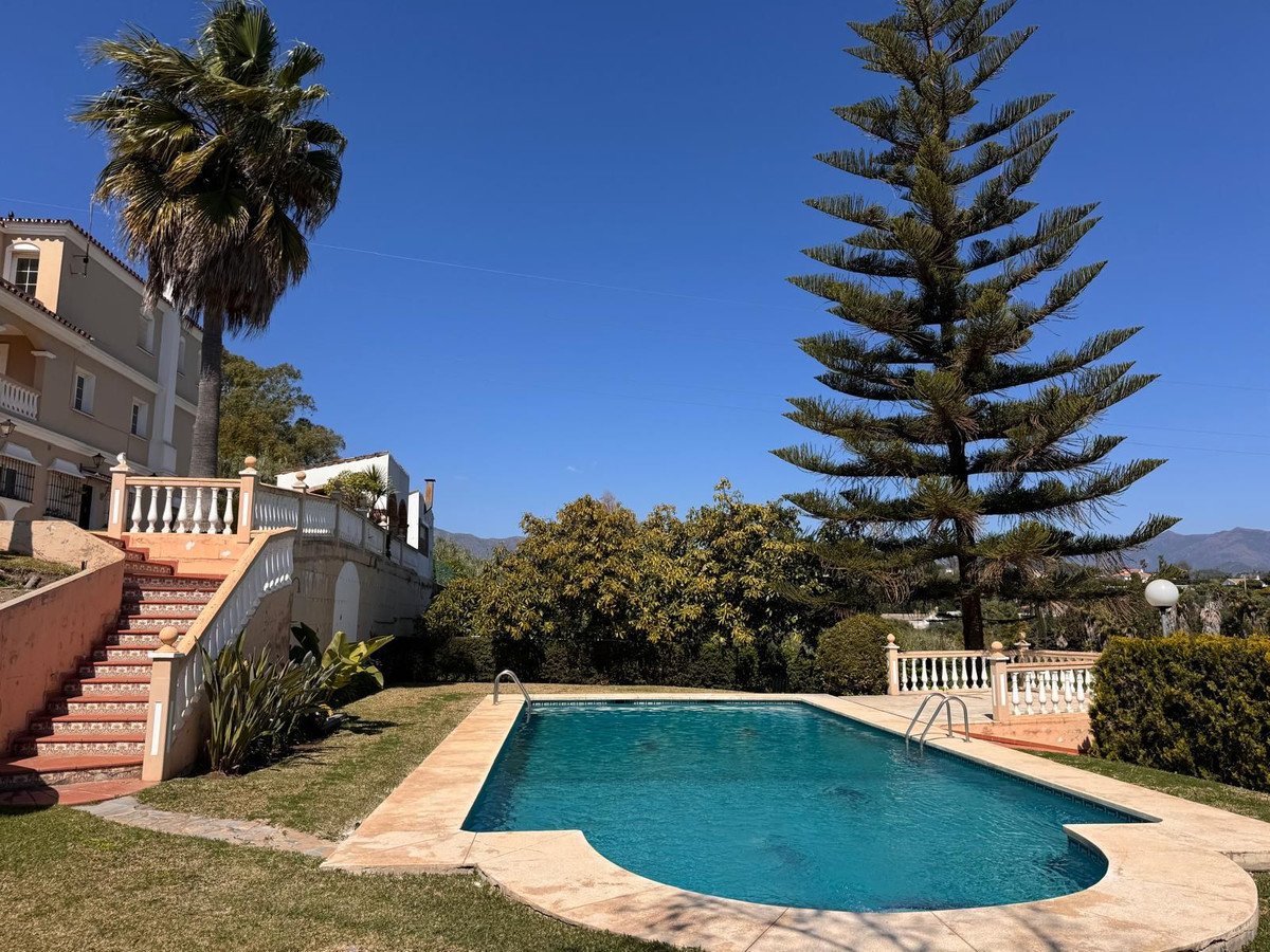 4 Bed فيلا مستقلة in Estepona في Estepona, فيلا منفصلة