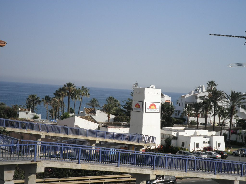 4 Bed Halfvrijstaand Huis in Estepona in Estepona, Rijtjeshuis
