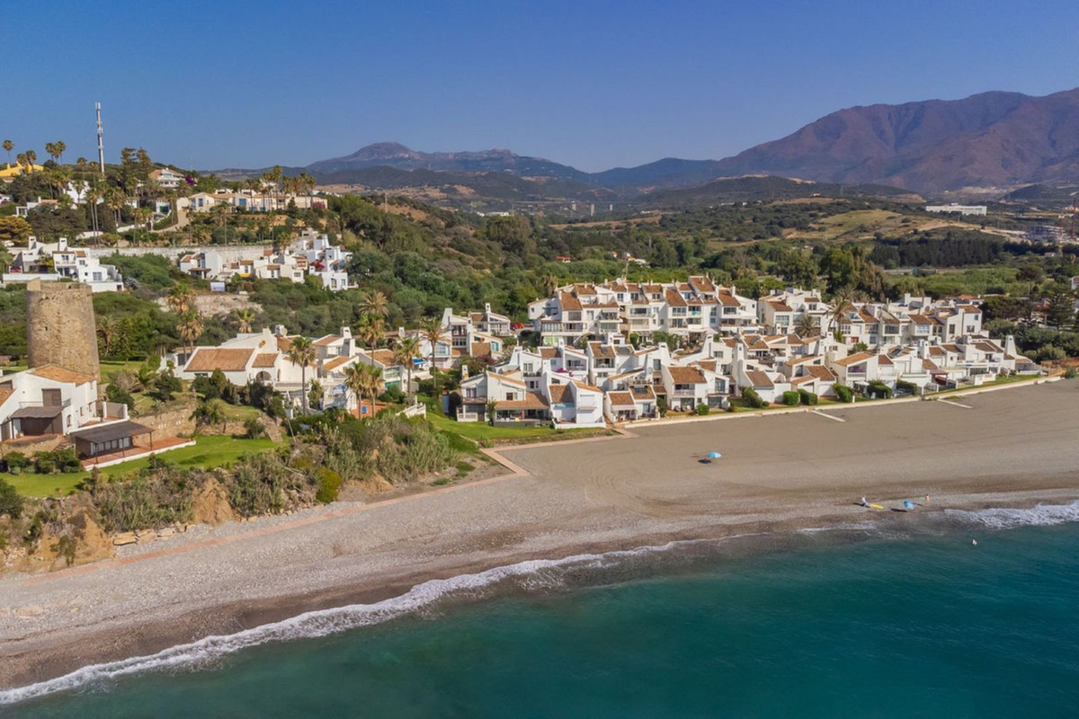 5 Bed فيلا مستقلة in Estepona في Estepona, فيلا مستقلة
