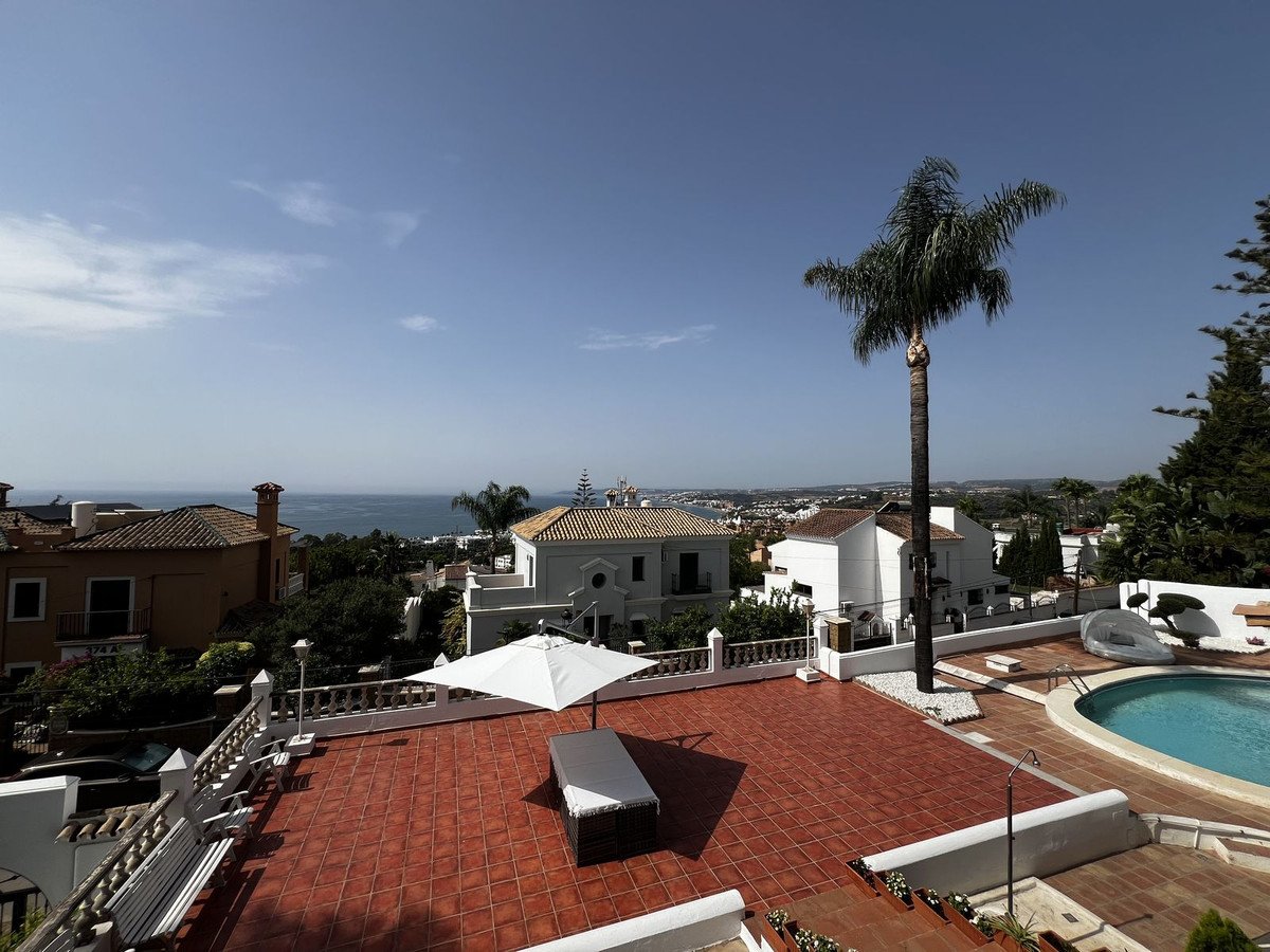 5 Bed Wolnostojąca willa in Estepona w Estepona, Willa Niezależna