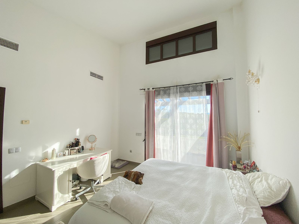 5 Bed Halfvrijstaand Huis in Estepona in Estepona, Halfvrijstaand Huis