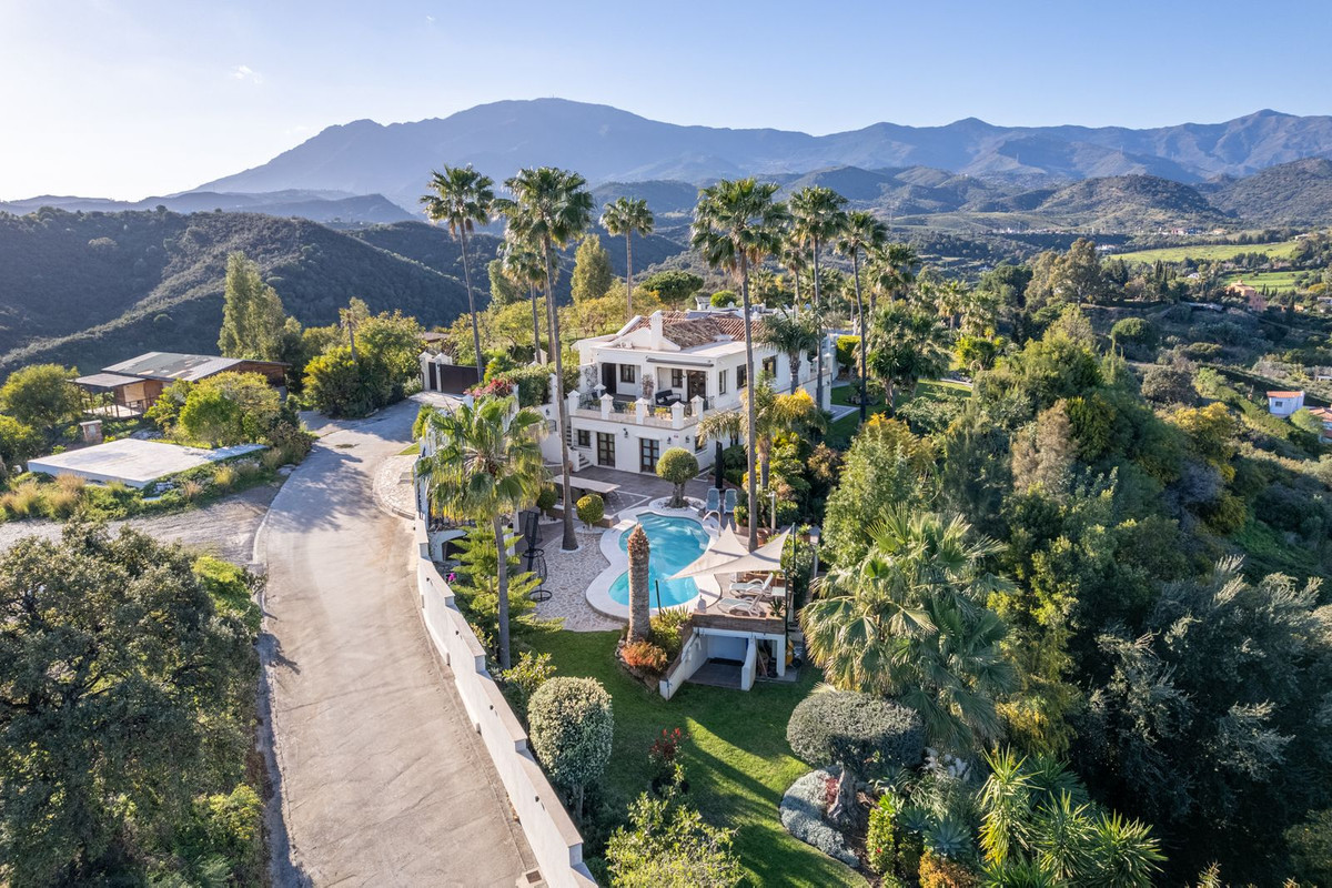 6 Bed فيلا مستقلة in Estepona في Estepona, فيلا مستقلة