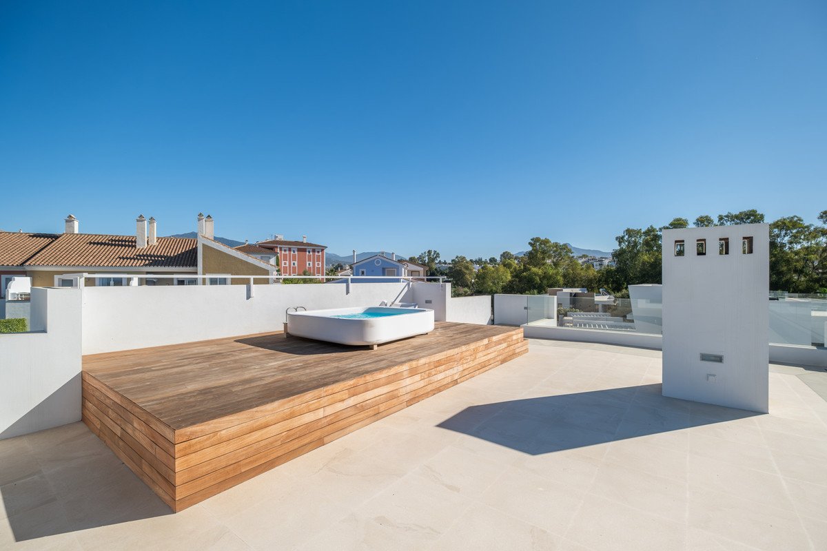 6 Bed فيلا مستقلة in Estepona في Estepona, فيلا مستقلة
