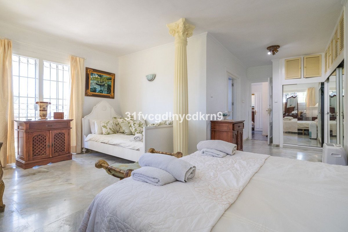 6 Bed فيلا مستقلة in Estepona في Estepona, فيلا منفصلة