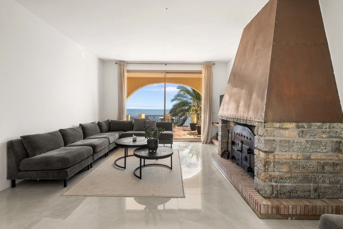 8 Bed فيلا مستقلة in Estepona في Estepona, فيلا منفصلة
