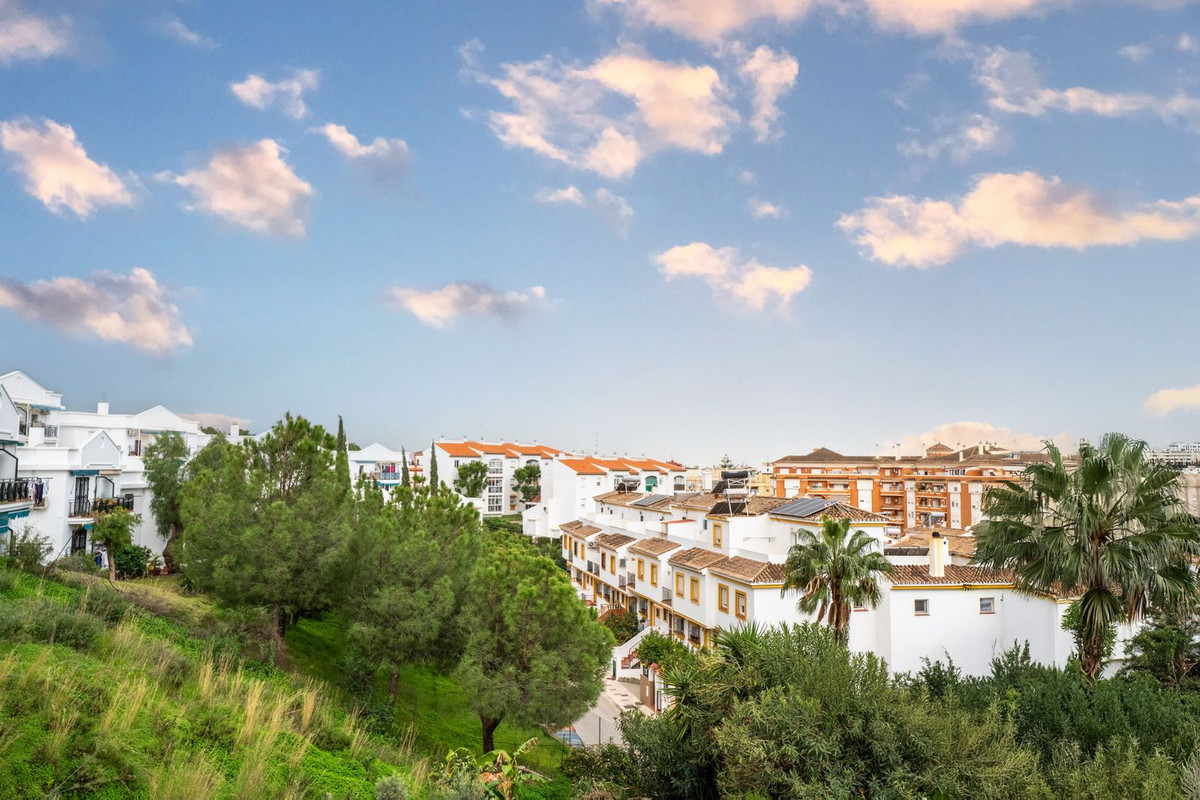 7 Bed Halfvrijstaand Huis in Estepona in Estepona, Semi-detached House