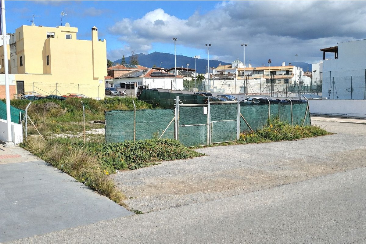 Land in Cancelada في Estepona, أرض
