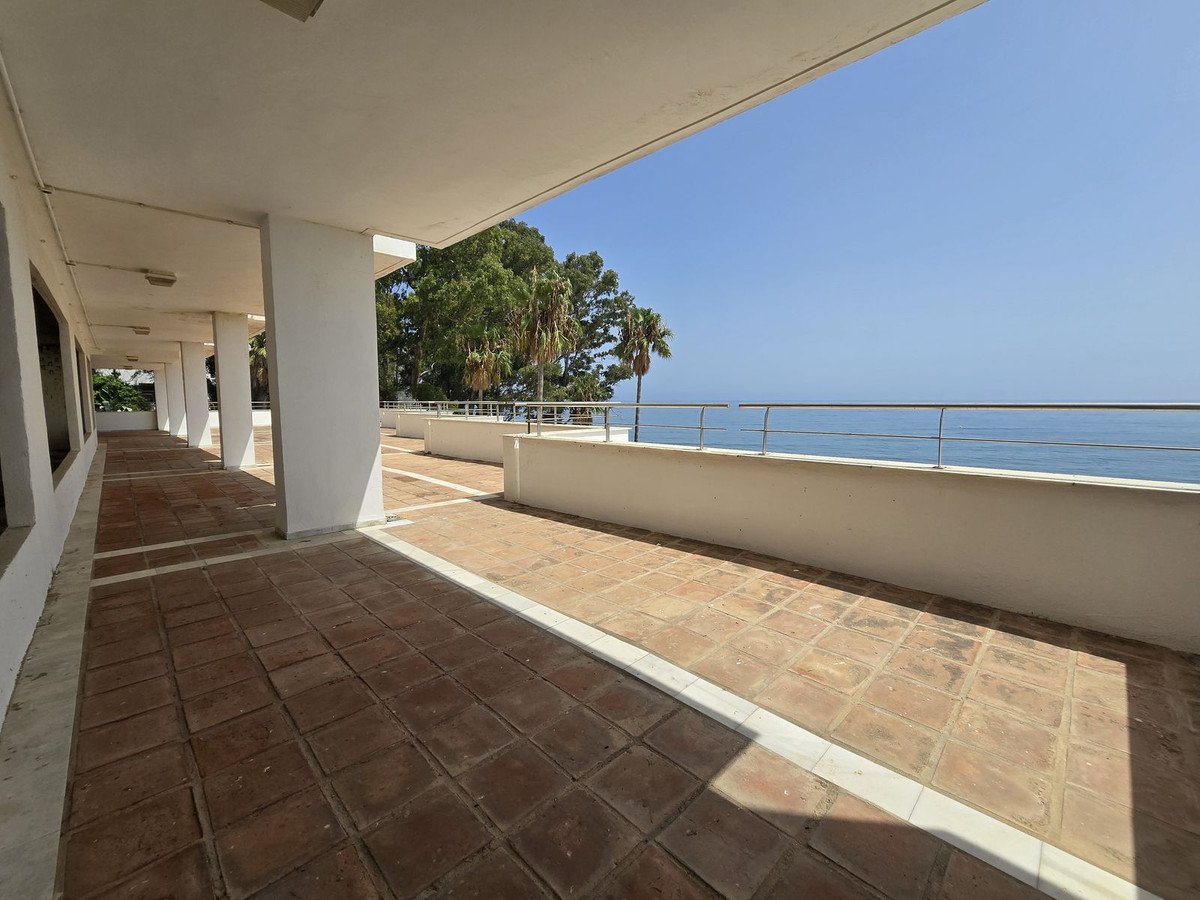 5 Bed Commercial Premises in Estepona in Estepona, Commercial Premises