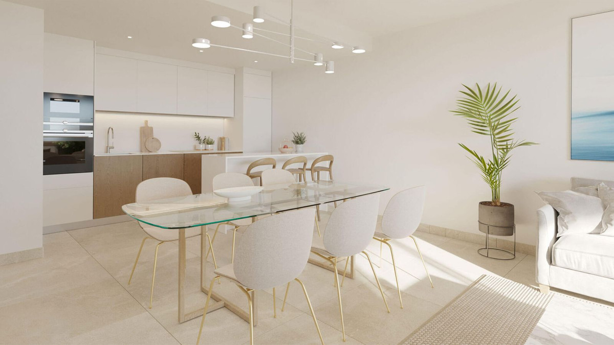 Moderne keuken met eethoek, lichte kleuren en strak design.