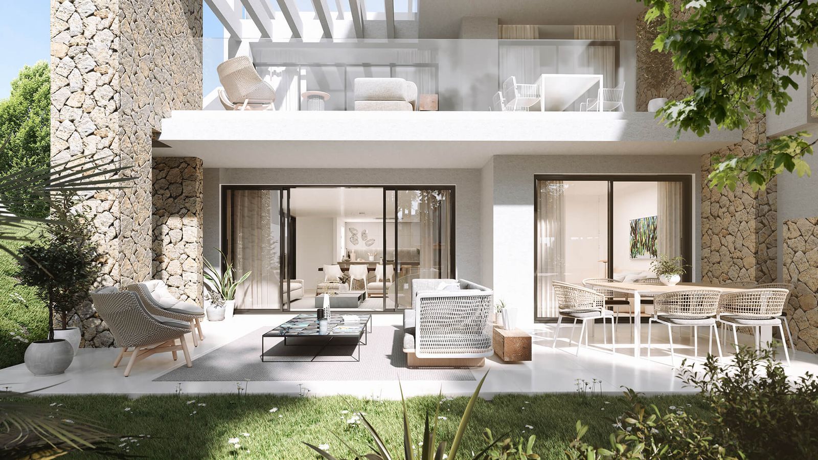 Luxe terras bij Ayana Estepona met tuinmeubilair en stenen muur.