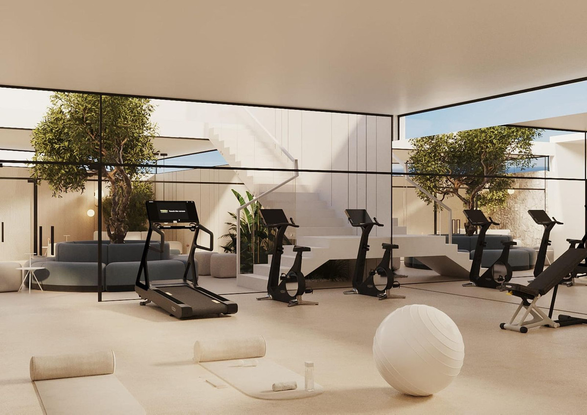 Moderne gymzaal in Naya Residences met fitnessapparatuur en een ontspanningsruimte.