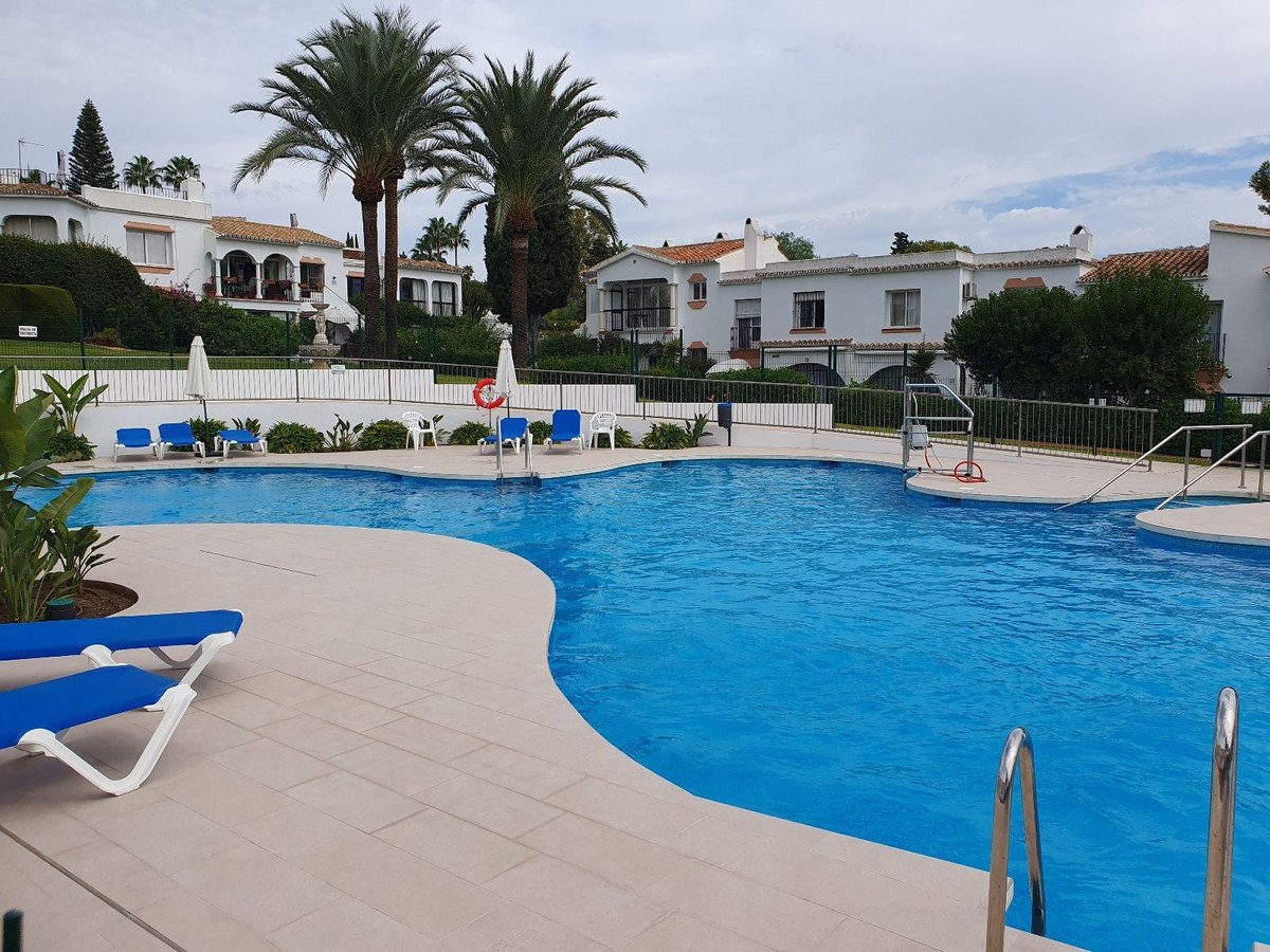 2 Bed Ground Floor Apartment in El Paraiso