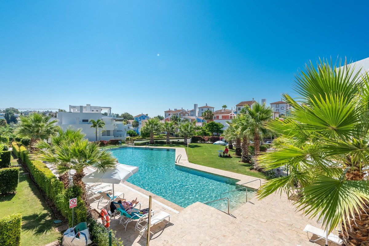 2 Bed شقة في الطابق الأرضي in El Paraiso في El Paraiso, شقة