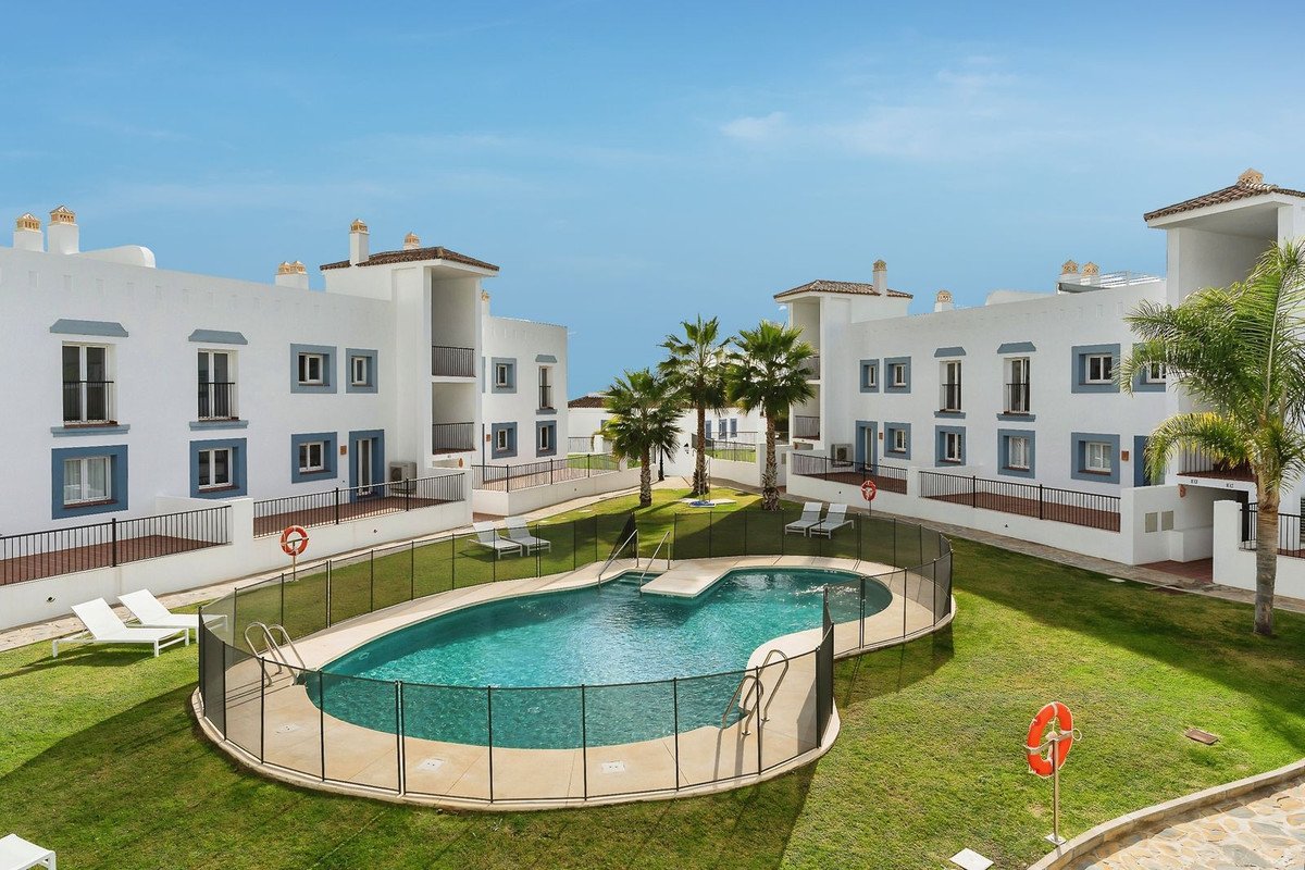 3 Bed شقة في الطابق الأرضي in El Paraiso في El Paraiso, شقة