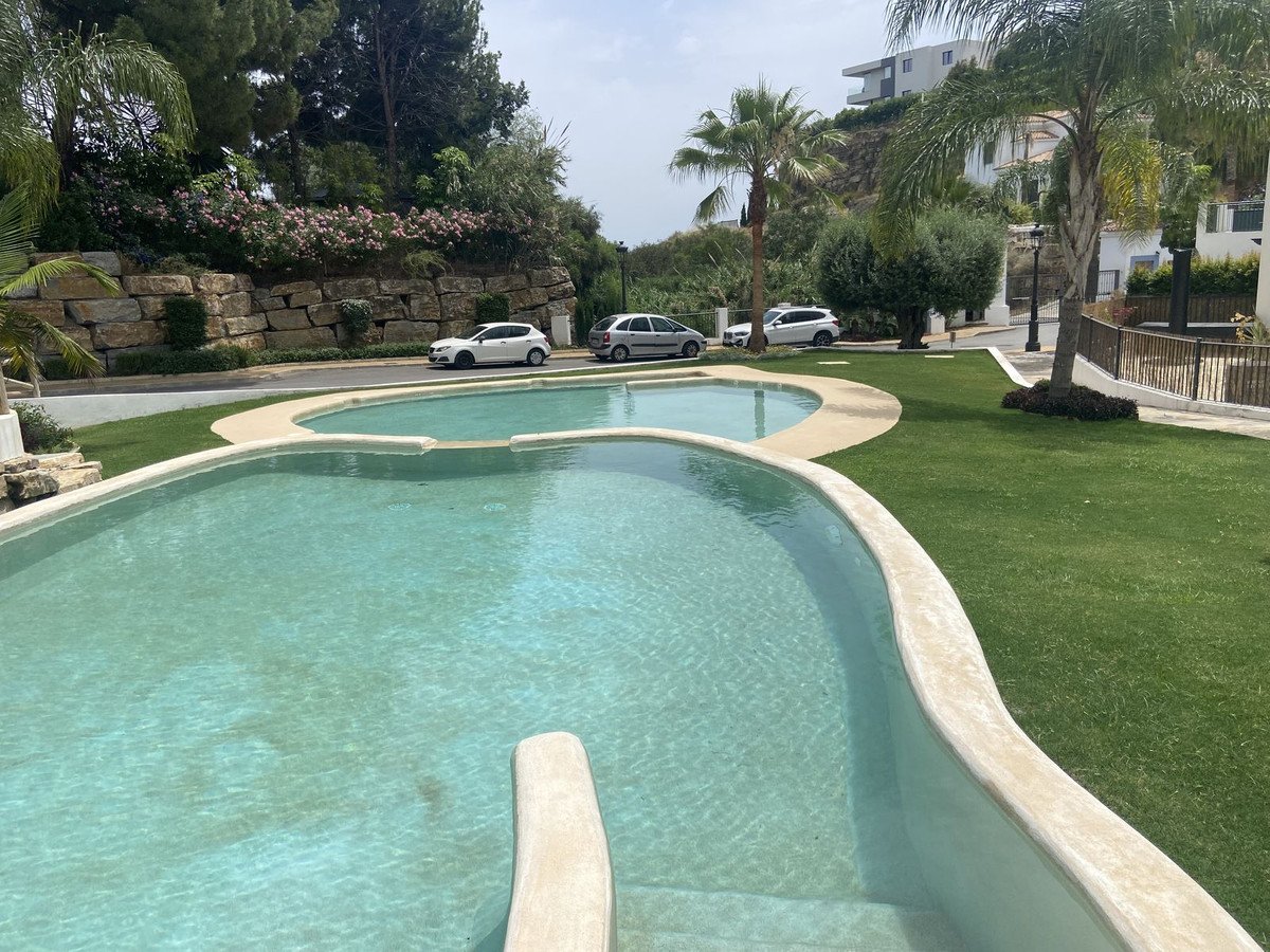 3 Bed Top Floor Apartment in El Paraiso in El Paraiso, Apartment