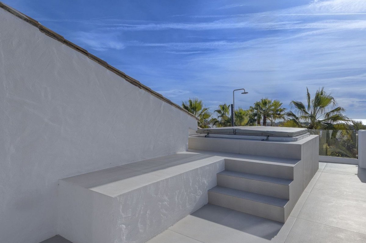 3 Bed Penthouse Duplex in El Paraiso