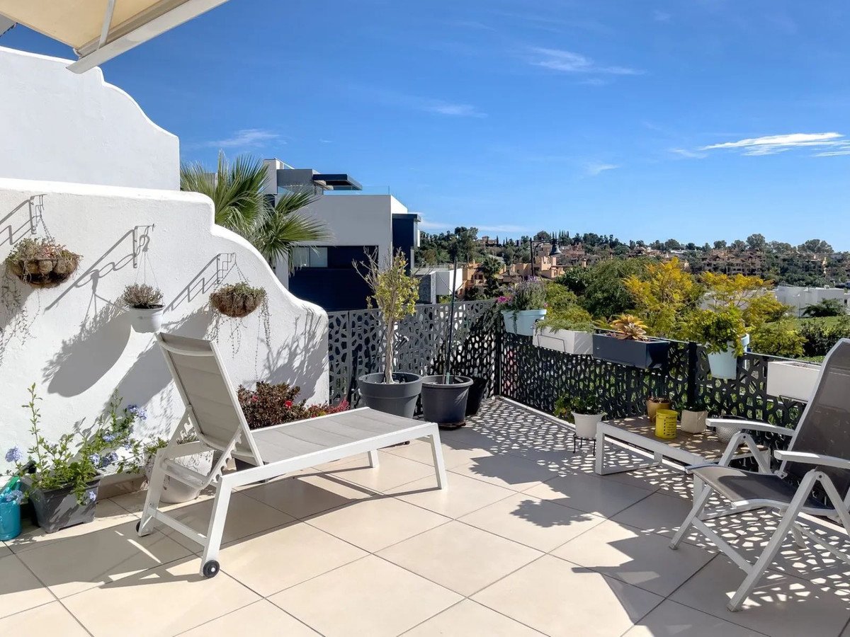 3 Bed بيت مدينة in Estepona في El Paraiso, تاون هاوس