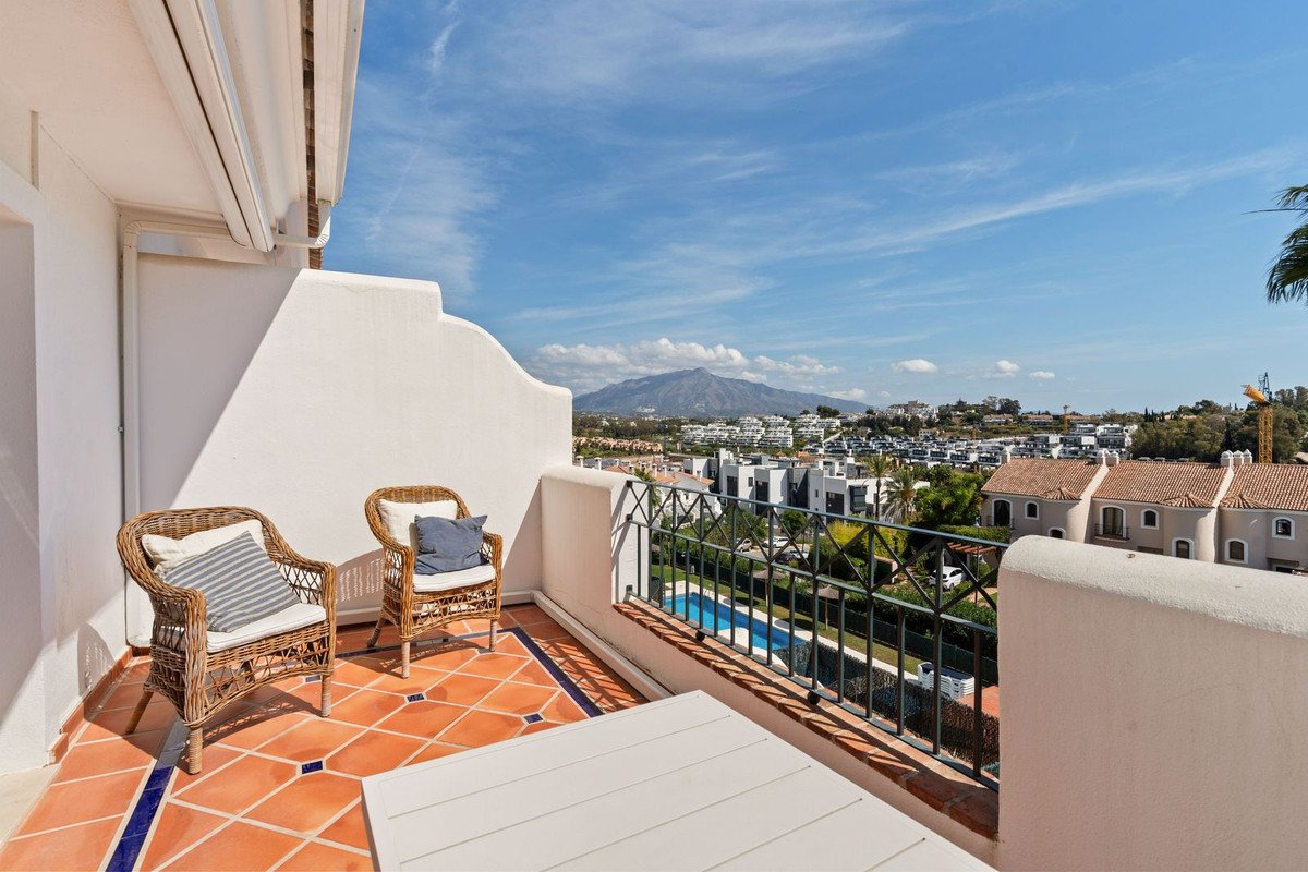 3 Bed Townhouse in El Paraiso