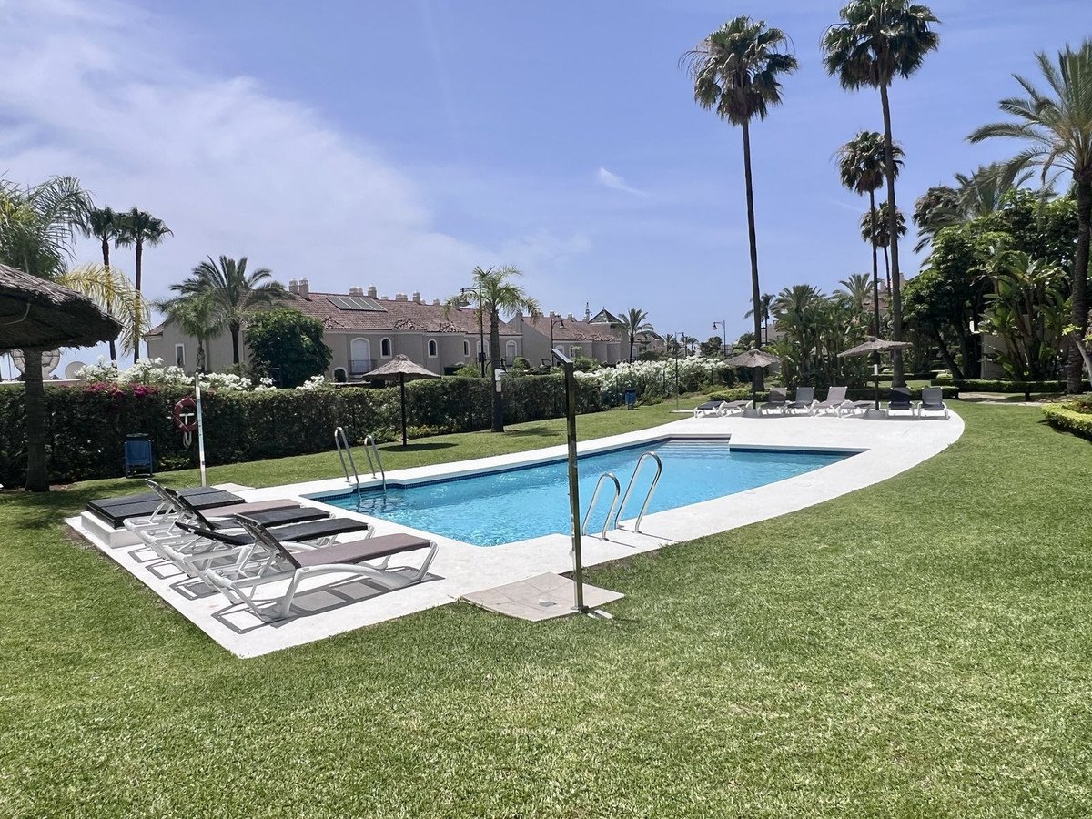 3 Bed Townhouse in El Paraiso in El Paraiso, Townhouse