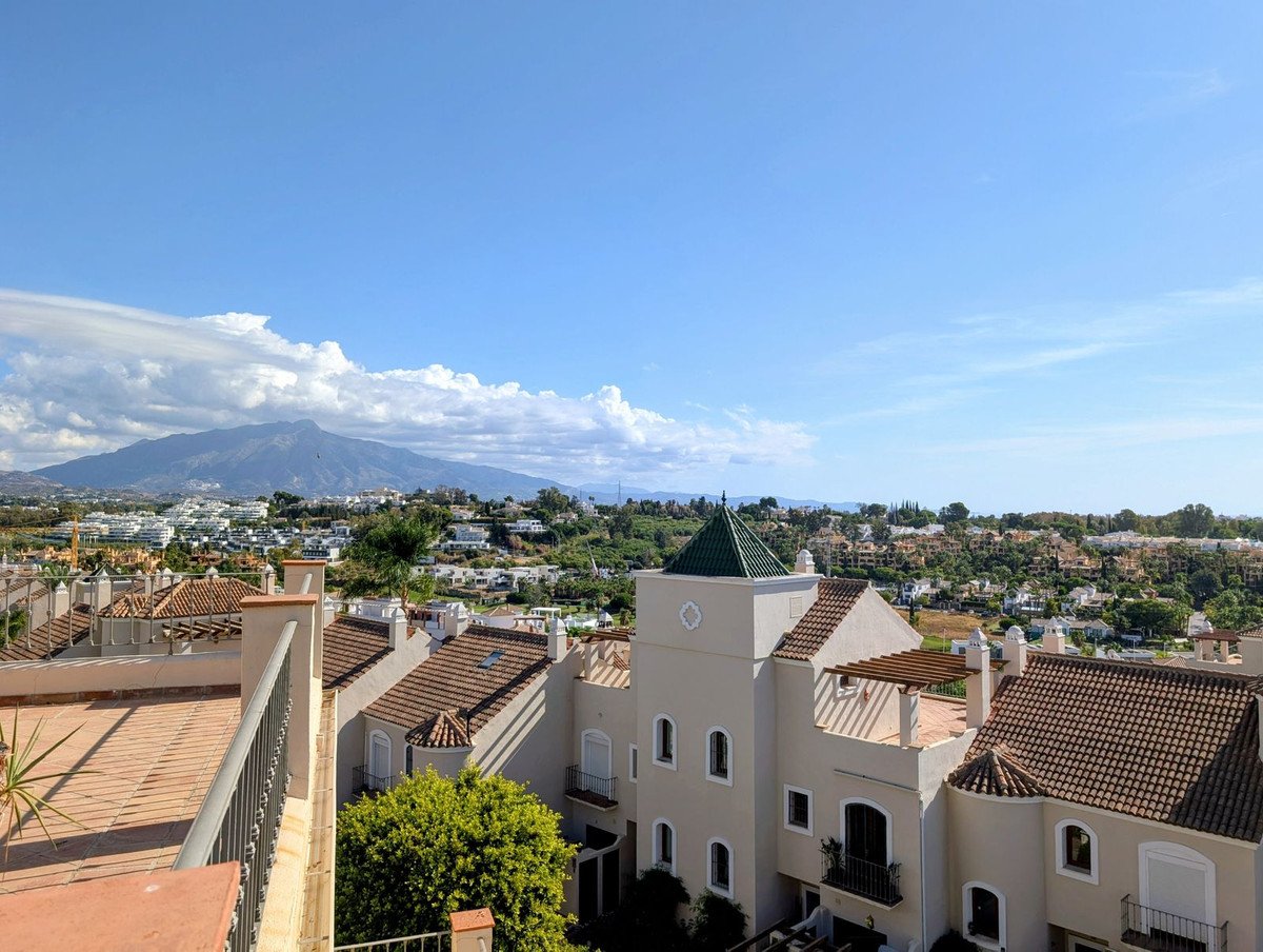 4 Bed منزل شبه منفصل in El Paraiso في El Paraiso, فيلا شبه منفصلة
