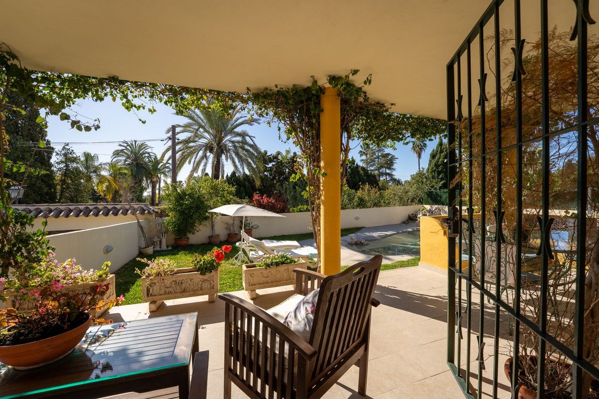 5 Bed Fristående villa in El Paraiso