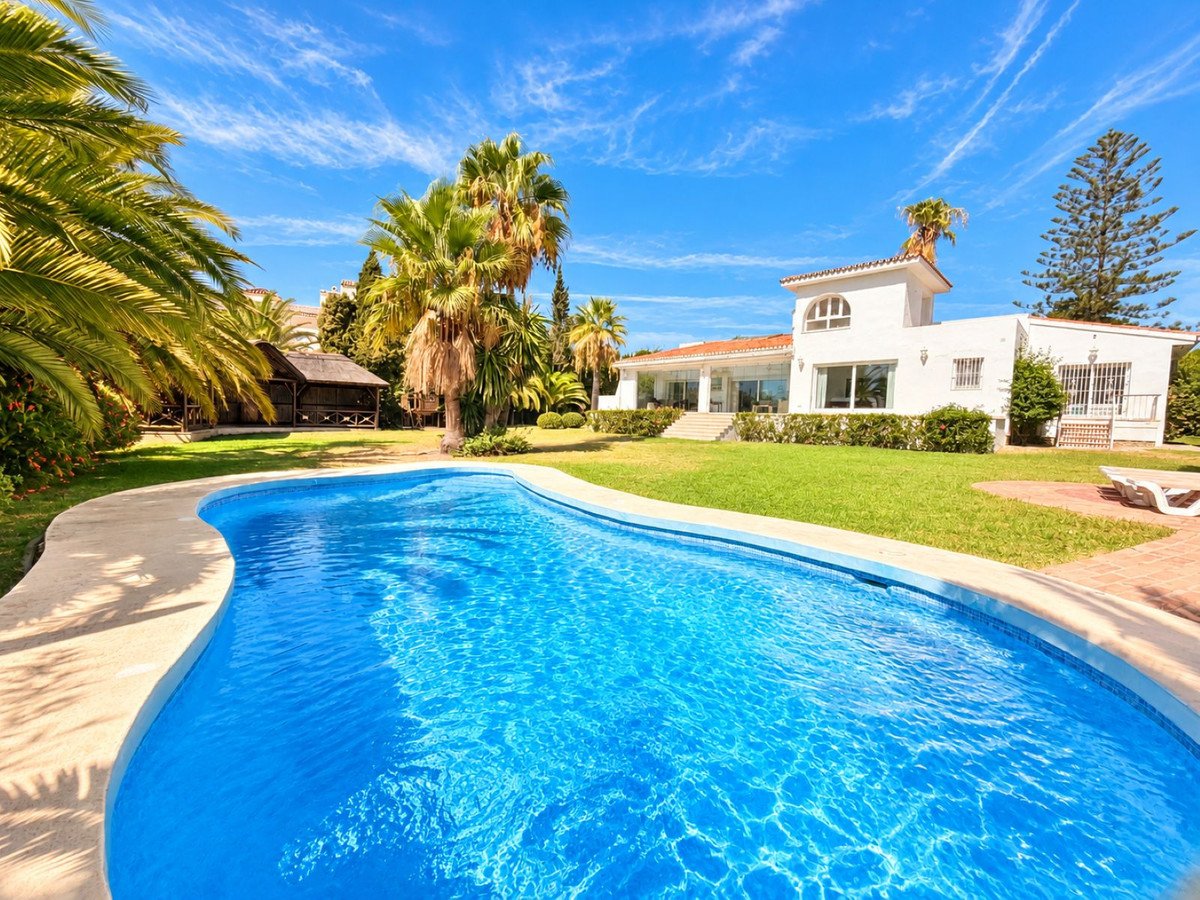 5 Bed Villa indipendente in El Paraiso