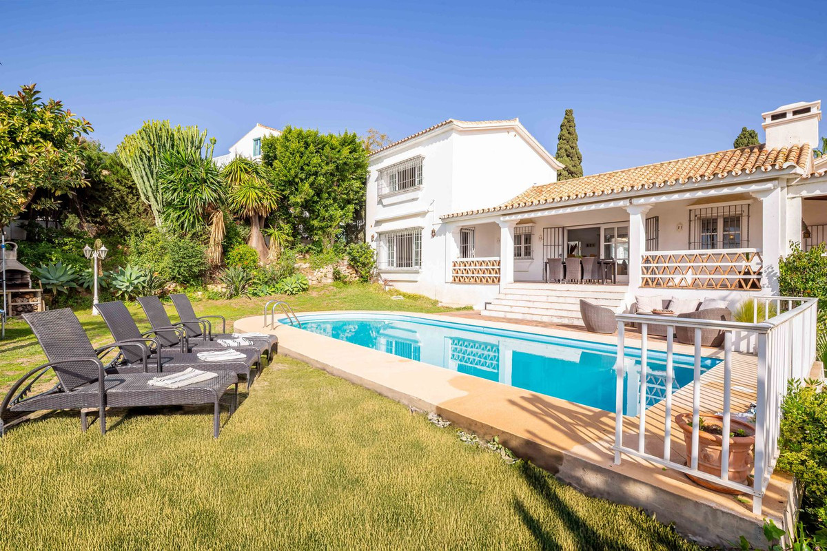 5 Bed فيلا مستقلة in El Paraiso في El Paraiso, فيلا مستقلة
