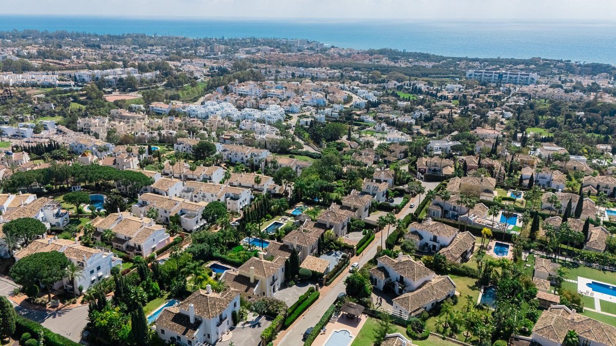 5 Bed فيلا مستقلة in El Paraiso في El Paraiso, 