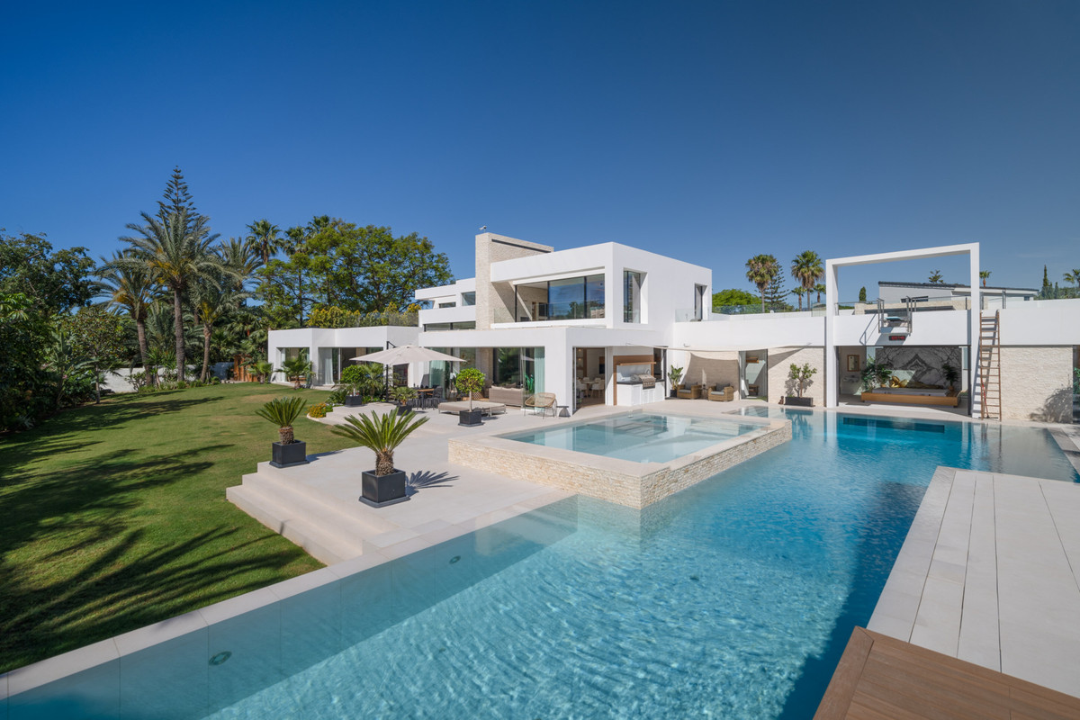 7 Bed Vrijstaande Villa in El Paraiso in El Paraiso, Vrijstaande Villa