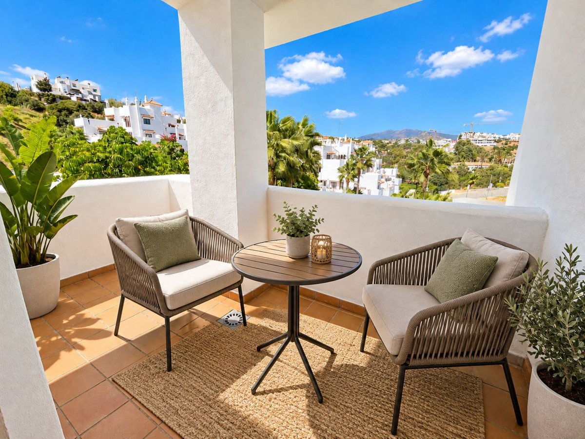 3 Bed Middle Floor Apartment in New Golden Mile