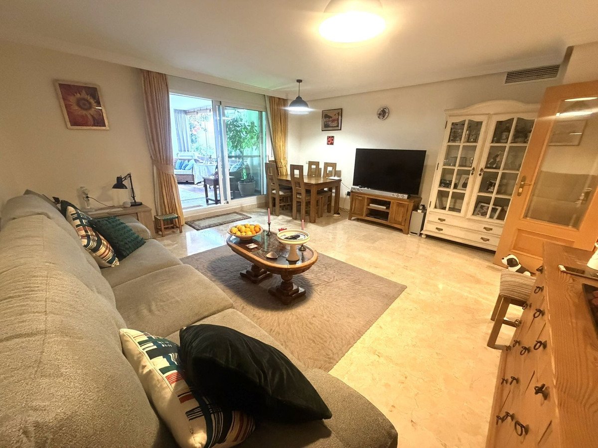 3 Bed Middle Floor Apartment in El Paraiso in New Golden Mile