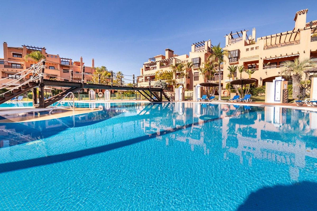 4 Bed Tussenverdieping Appartement in New Golden Mile in New Golden Mile, 