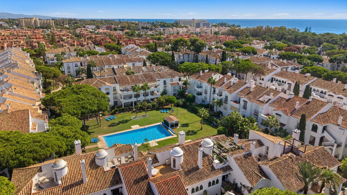 3 Bed Penthouse in New Golden Mile